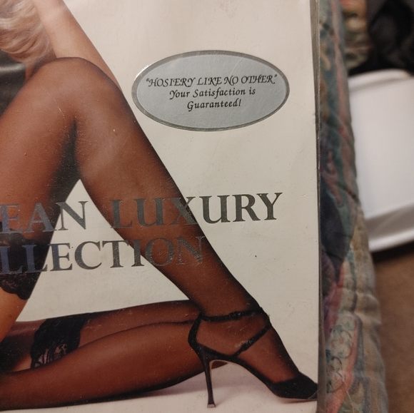 NIP European Luxury Collection Thigh High Stockings - Picture 2 of 5